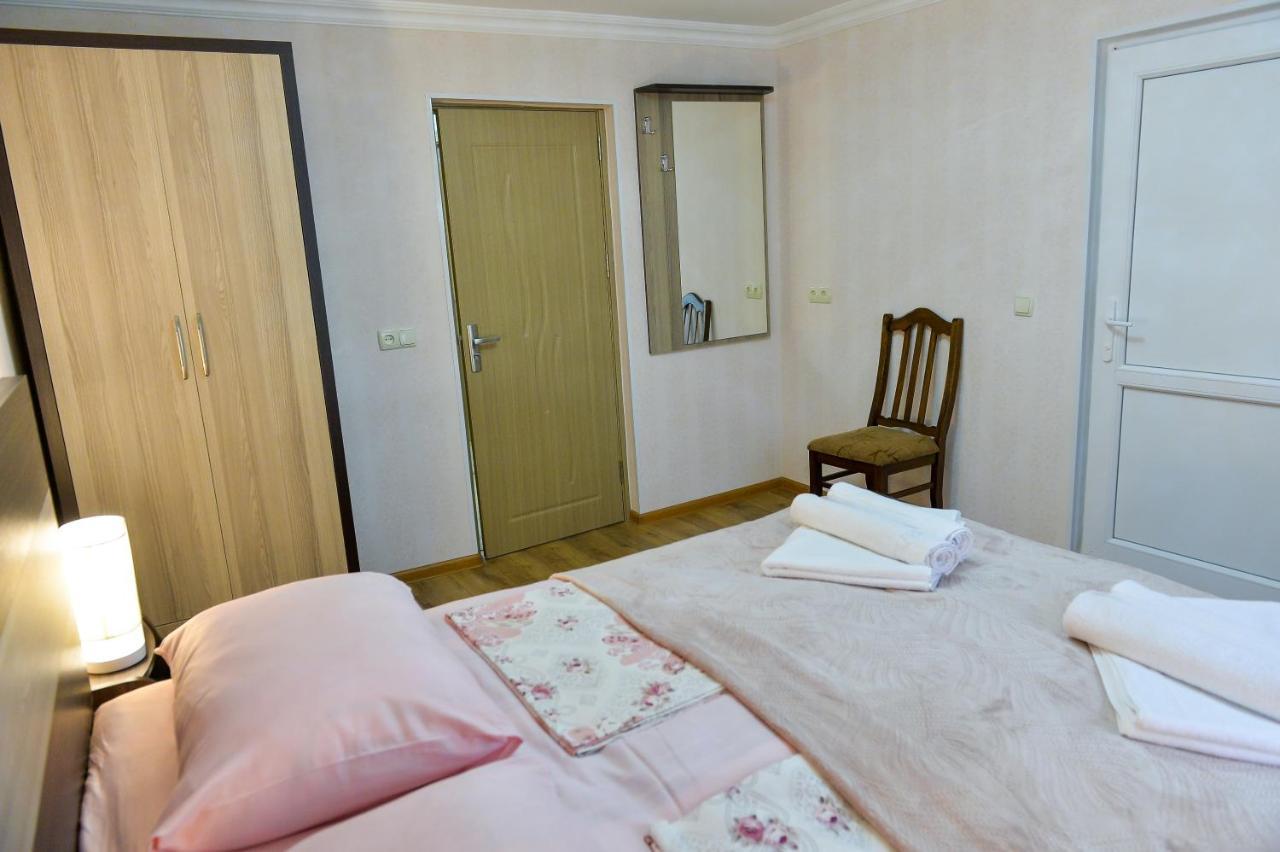 Cozy House Hotell Kutaisi Exteriör bild